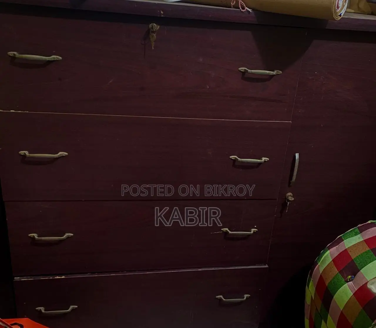 Wardrobe/ Almira/ Cabinet