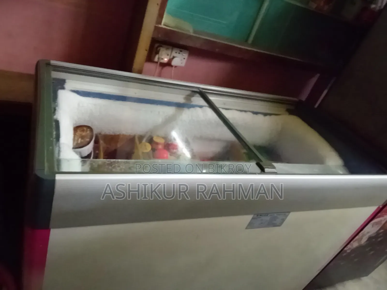 আইসক্রিম অ্যান্ড কোলড্রিংস ফ্রিজ