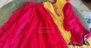 ম্যাজেন্টা ট্র্যাডিশনাল সাউথ এশিয়ান ড্রেস সেট
