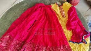 ম্যাজেন্টা ট্র্যাডিশনাল সাউথ এশিয়ান ড্রেস সেট