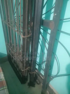 রড আয়রনের খাট