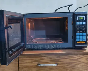 Miyako 20-Liter Microwave Oven