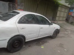 Nissan Sunny 2006 White