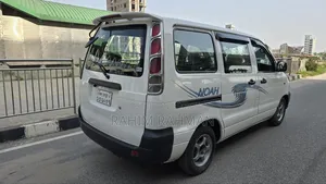 Toyota Noah 2005 White
