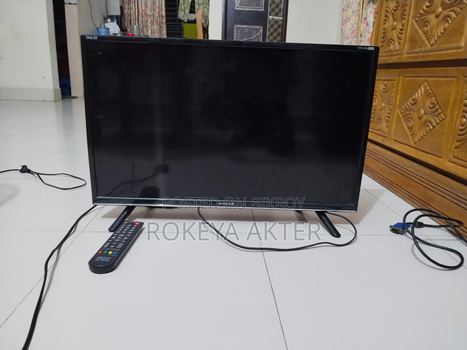 Singer 28 Inch LED TV With Remote - Good Condition