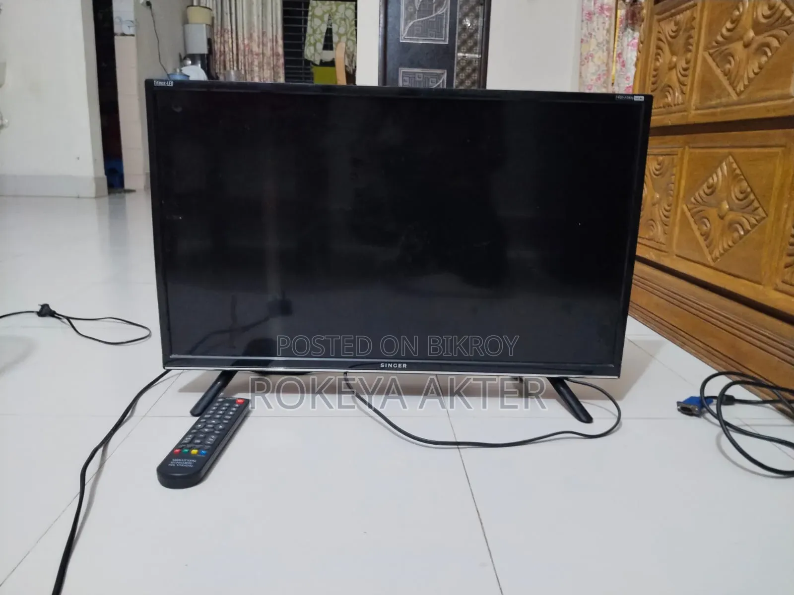 Singer 28 Inch LED TV With Remote - Good Condition