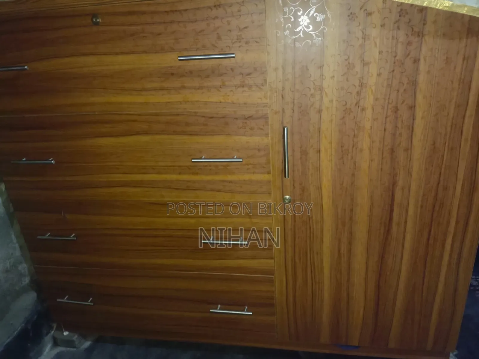 ওয়ারড্রব এবং ড্রেসিং টেবিল