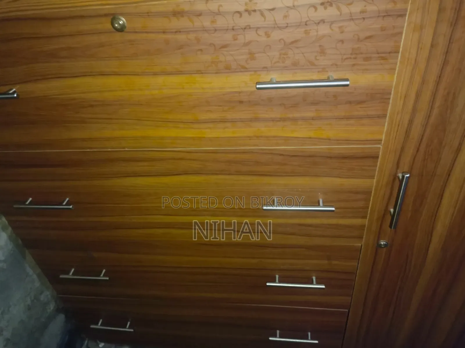 ওয়ারড্রব এবং ড্রেসিং টেবিল