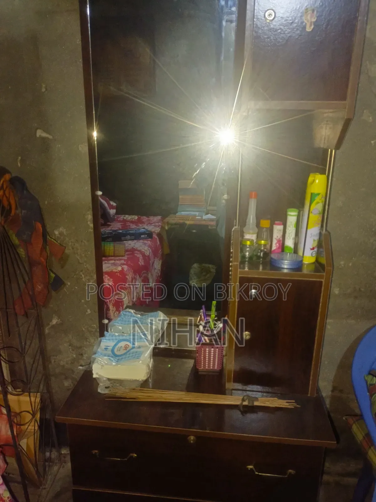 ওয়ারড্রব এবং ড্রেসিং টেবিল