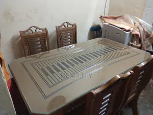 ৪টি চেয়ার সহ ডাইনিং টেবিল