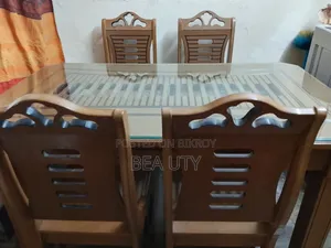 ৪টি চেয়ার সহ ডাইনিং টেবিল