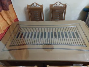 ৪টি চেয়ার সহ ডাইনিং টেবিল
