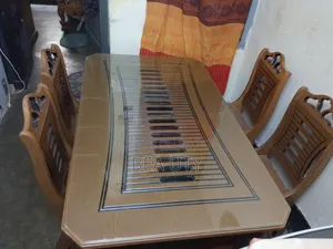 ৪টি চেয়ার সহ ডাইনিং টেবিল