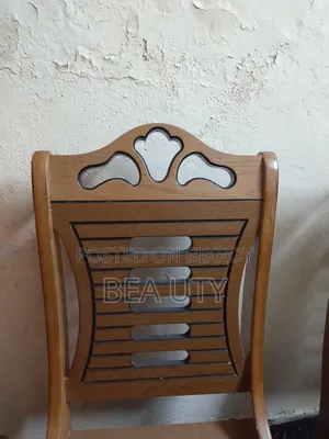 ৪টি চেয়ার সহ ডাইনিং টেবিল