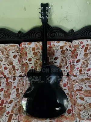 🎸 Acoustic Guitar for Sale – Good Condition