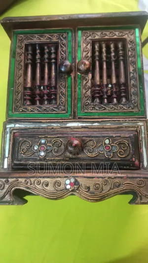 স্বর্ণের একটা অনেক ডিজাইন করা এটা বিক্রি হবে