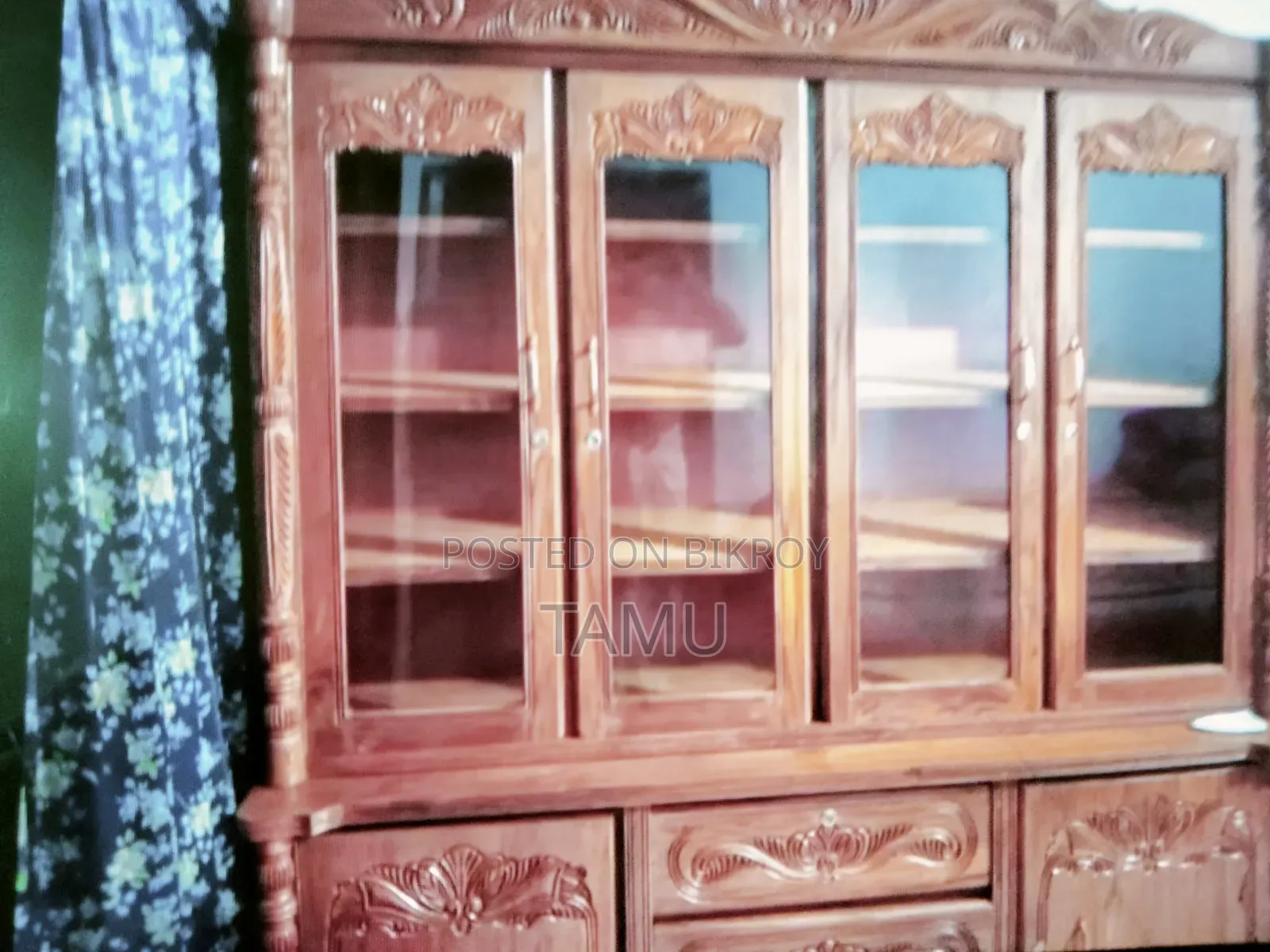 নতুন জিনিস টাকার দরকার তাই বিক্রি করছি