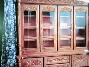 নতুন জিনিস টাকার দরকার তাই বিক্রি করছি