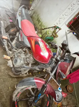 Hero Dawn 100 2015 Red