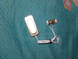 ইয়ারফোন ইয়ারফোন ইয়ারফোন