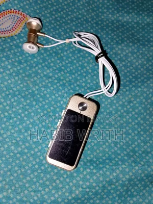 ইয়ারফোন ইয়ারফোন ইয়ারফোন