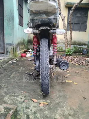 হোন্ডা ২০০৬ লাল