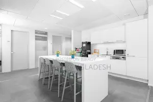 Serviced Furnished Office Space in Regus, the Glass House