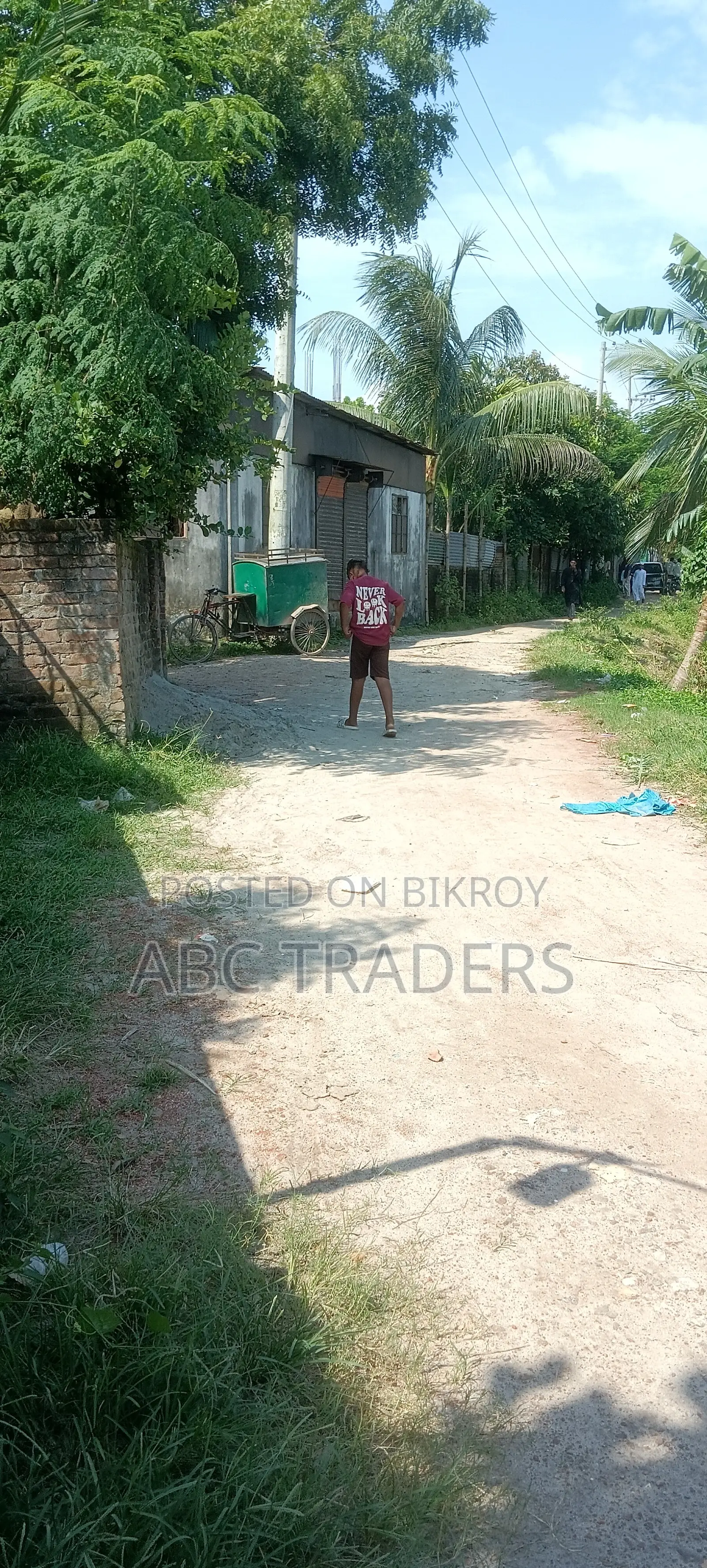 যারা ডুপ্লেক্স বাড়ির জন্য জমি খুঁজছেন তাদের জন্য পারফেক্ট পজিশন। লো