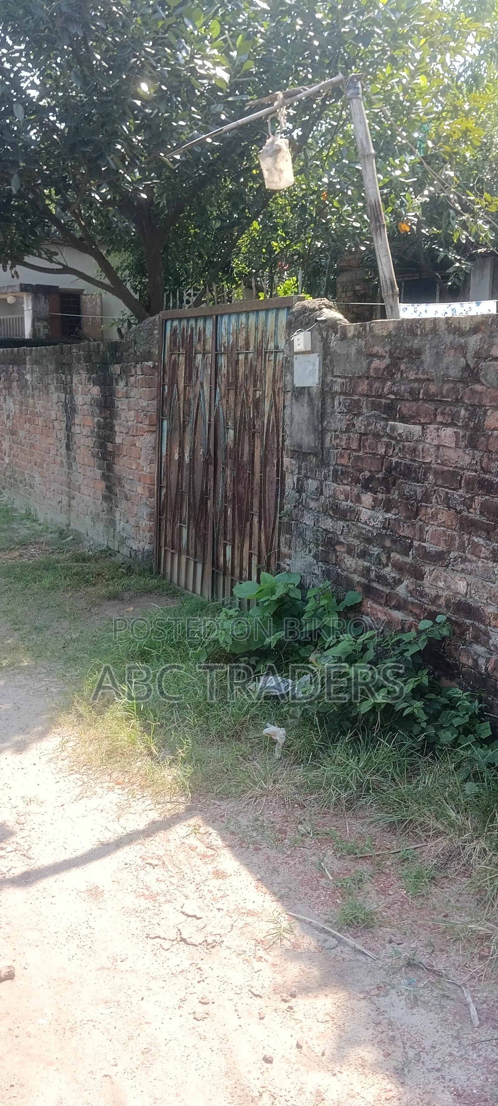 যারা ডুপ্লেক্স বাড়ির জন্য জমি খুঁজছেন তাদের জন্য পারফেক্ট পজিশন। লো