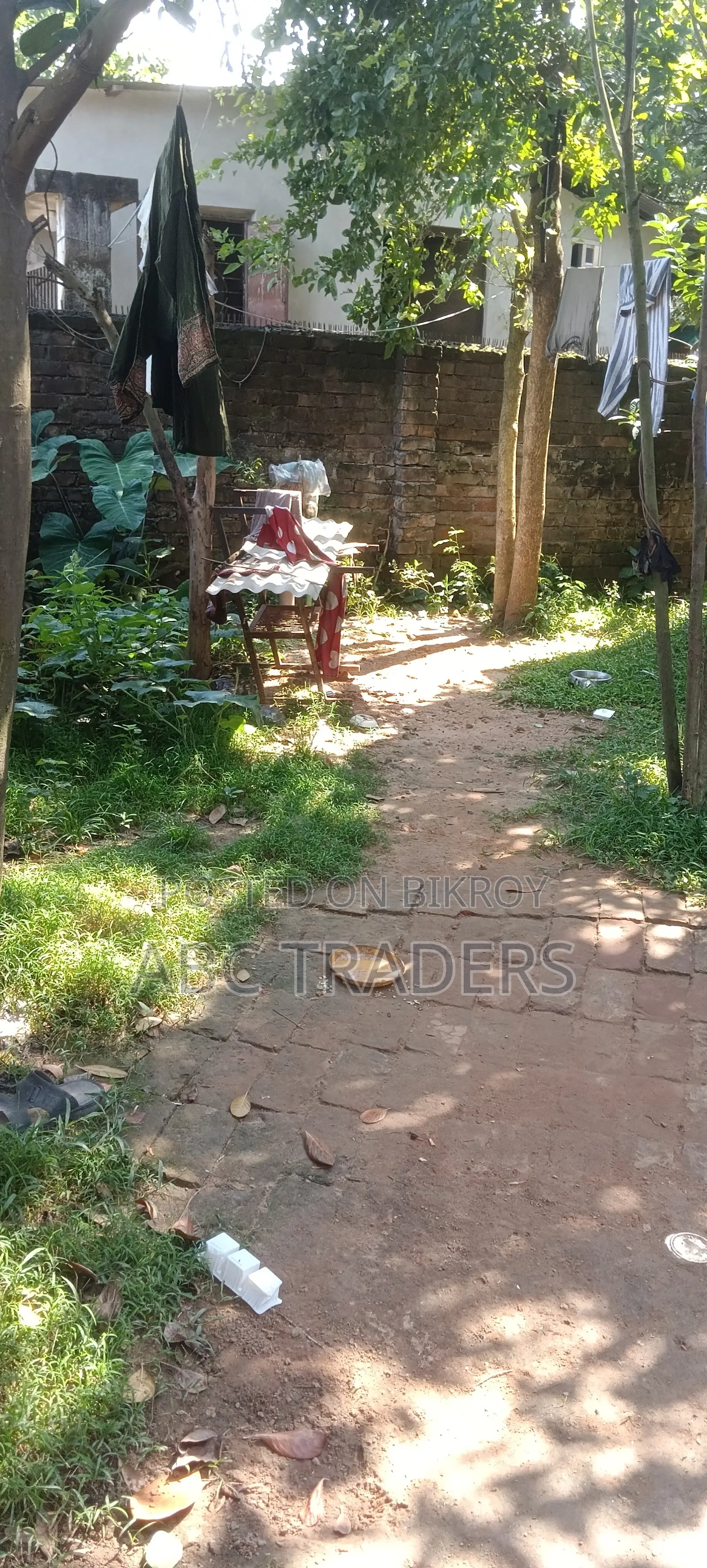 যারা ডুপ্লেক্স বাড়ির জন্য জমি খুঁজছেন তাদের জন্য পারফেক্ট পজিশন। লো