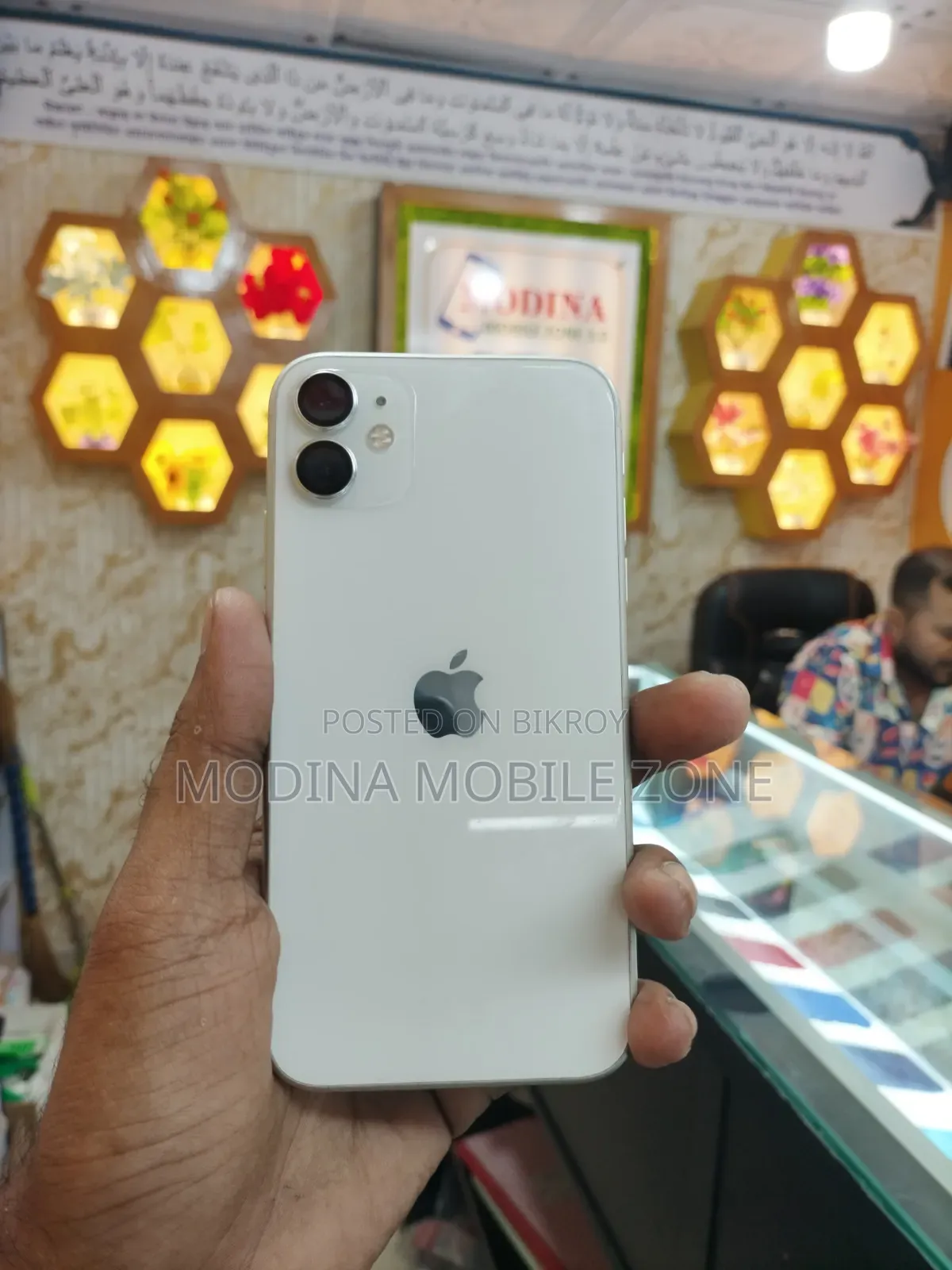 অ্যাপল আইফোন ১১ ৬৪ জিবি হোয়াইট