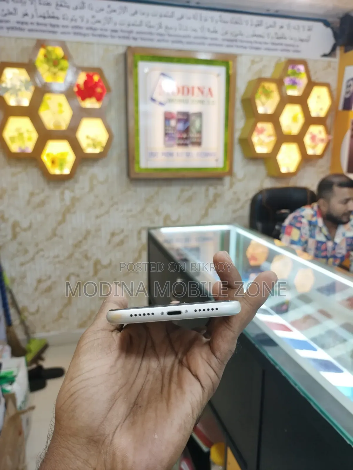 অ্যাপল আইফোন ১১ ৬৪ জিবি হোয়াইট