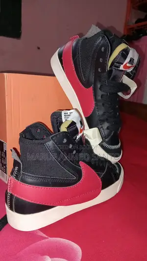 Authentic Sneaker