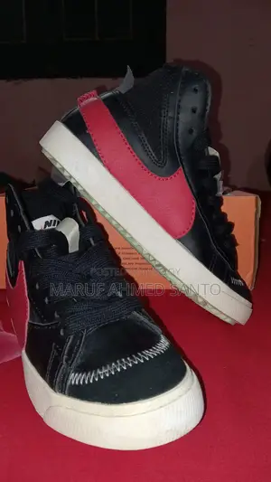 Authentic Sneaker