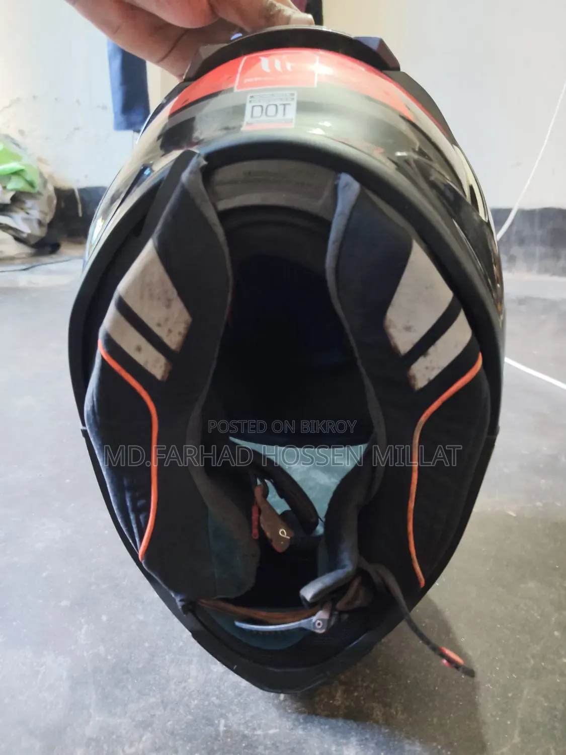 MT, Helmet