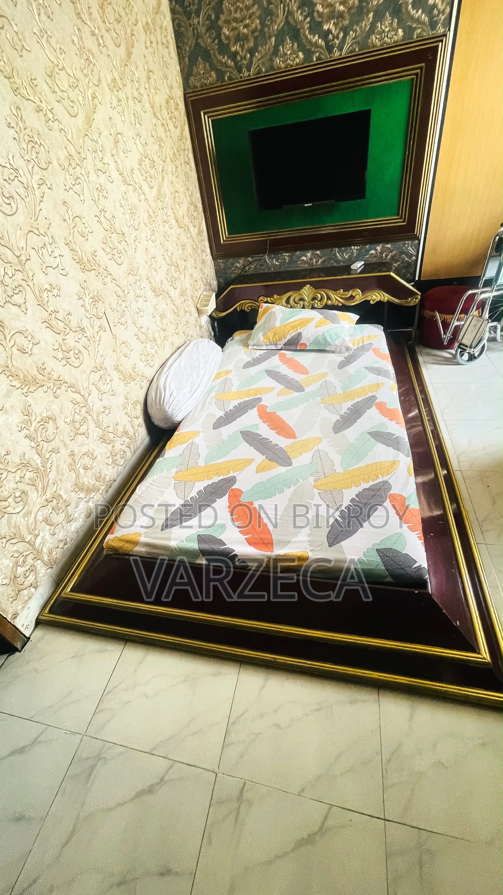 Wooden Single Floor Bed