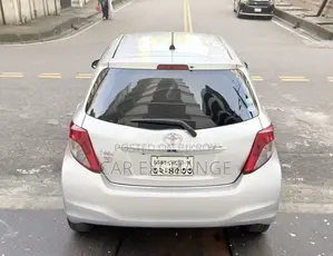 Toyota Vitz 1.3 AWD 5dr 2012 Silver