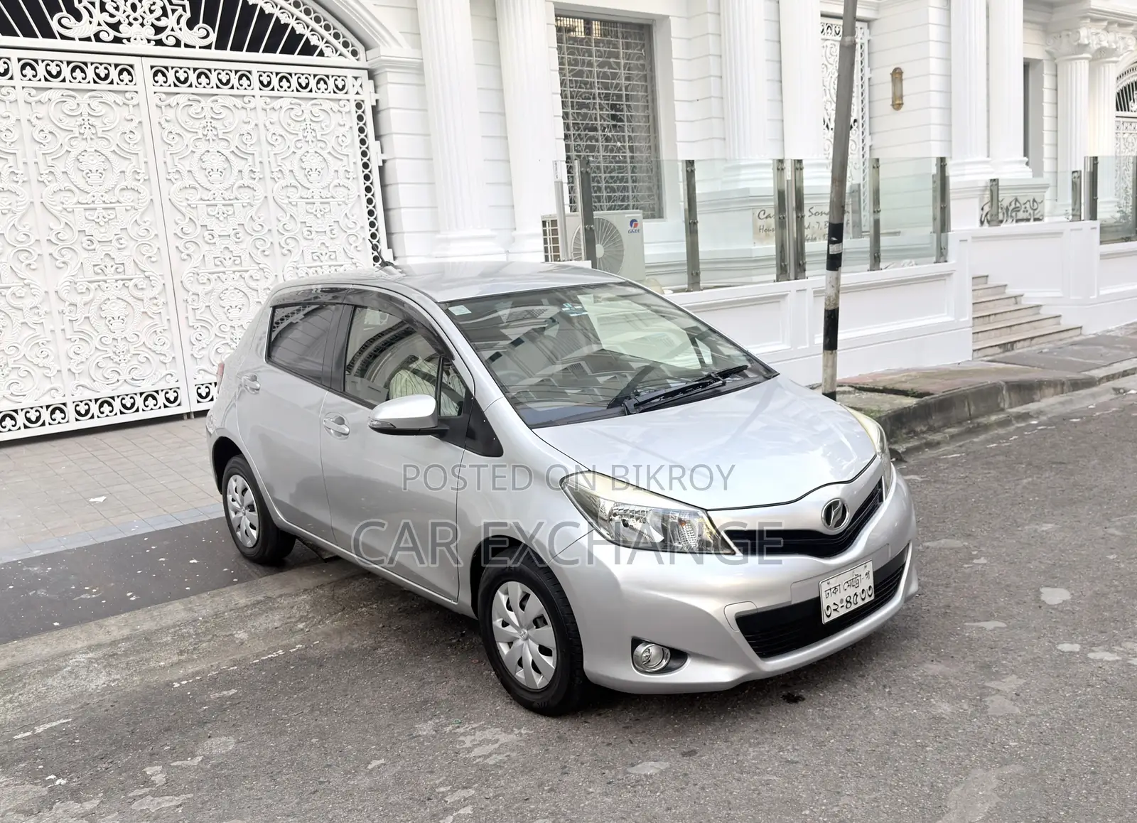 Toyota Vitz 1.3 AWD 5dr 2012 Silver