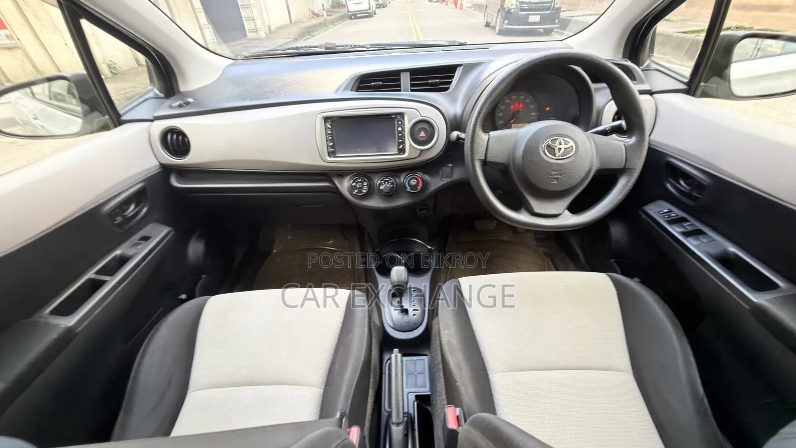 Toyota Vitz 1.3 AWD 5dr 2012 Silver