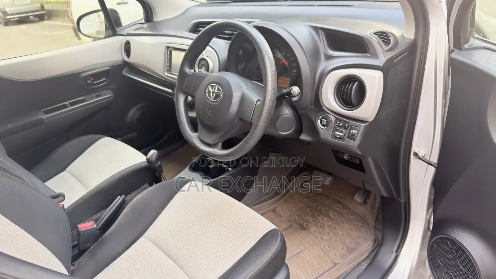 Toyota Vitz 1.3 AWD 5dr 2012 Silver