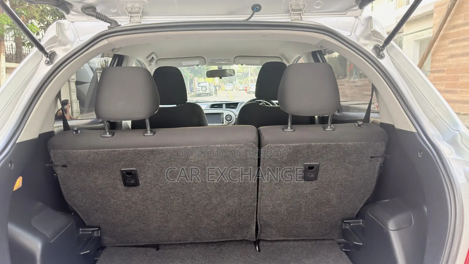 Toyota Vitz 1.3 AWD 5dr 2012 Silver