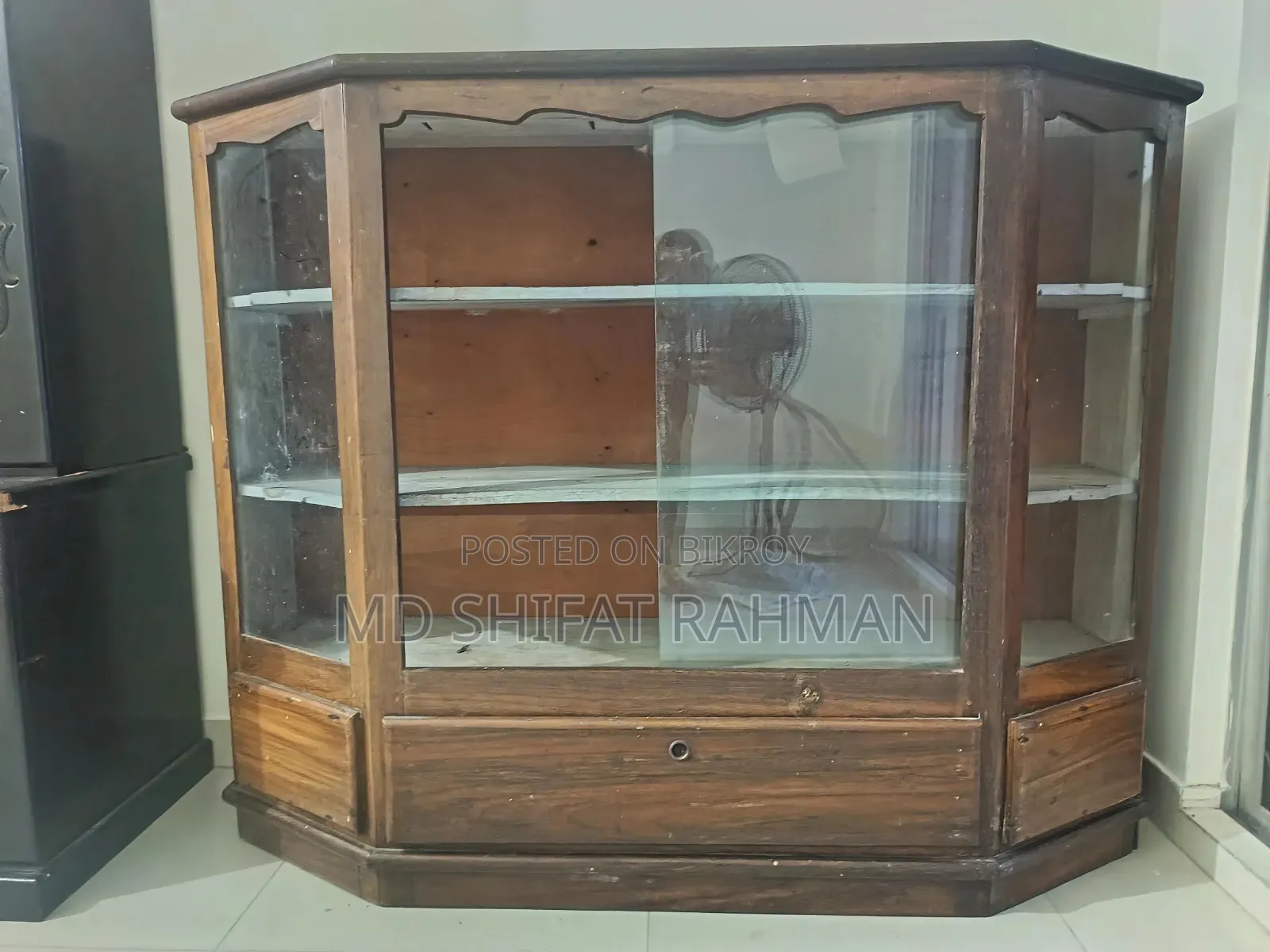 Shawcase/শোকেজ (শিলকড়ই কাঠের)