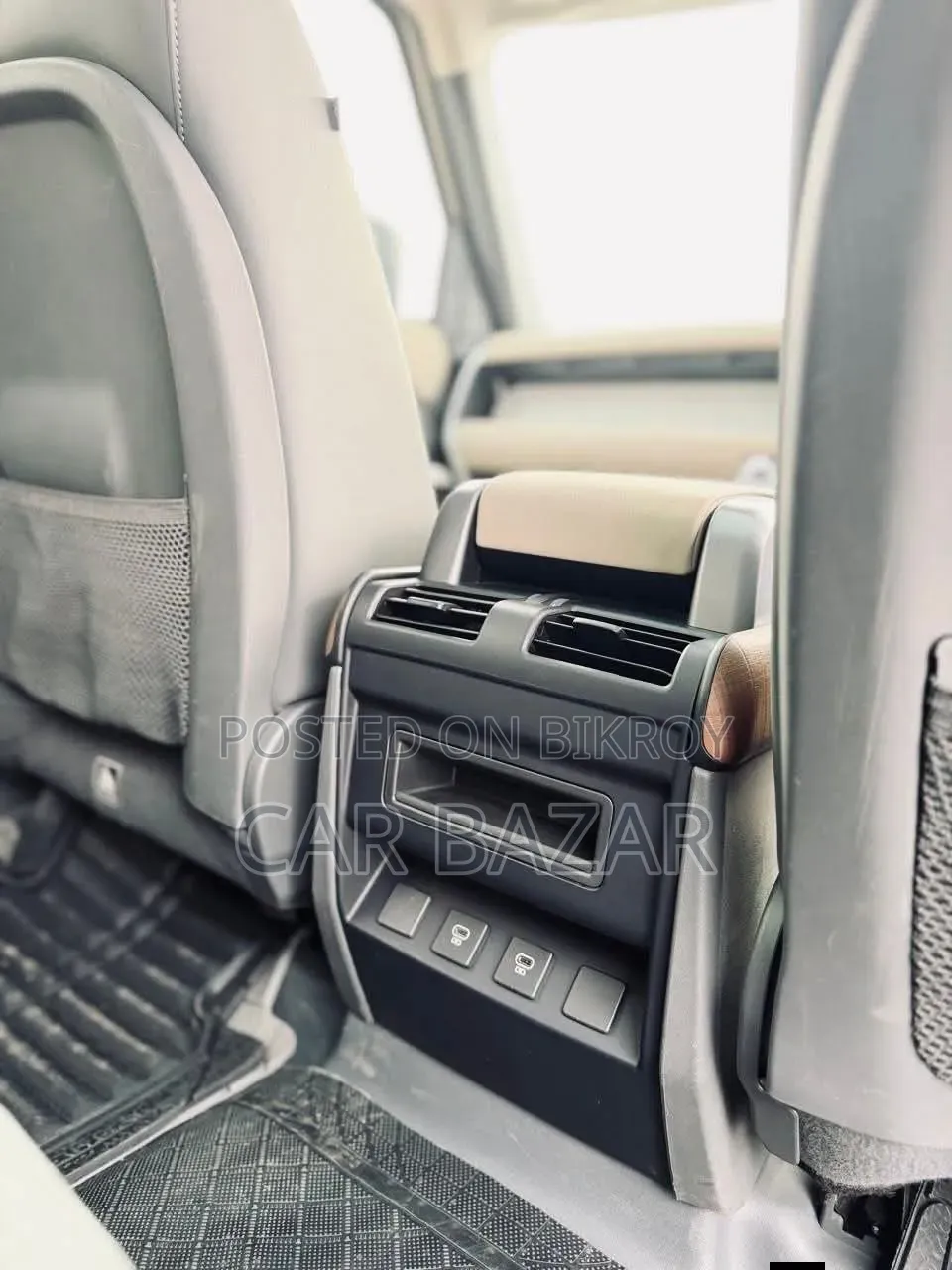 Land Rover Defender X-Dynamic SE 2023 Brown