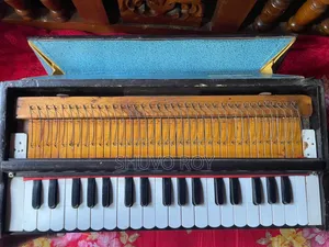 হারমোনিকা বিক্রি হবে