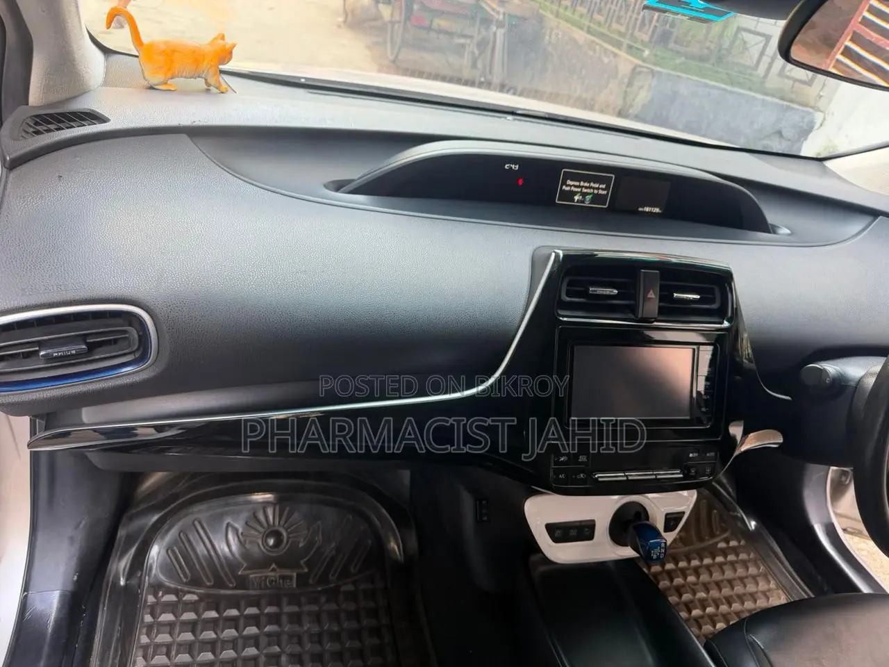 Toyota Prius 4dr Hatchback (1.8L 4cyl gas/electric hybrid CVT) 2016