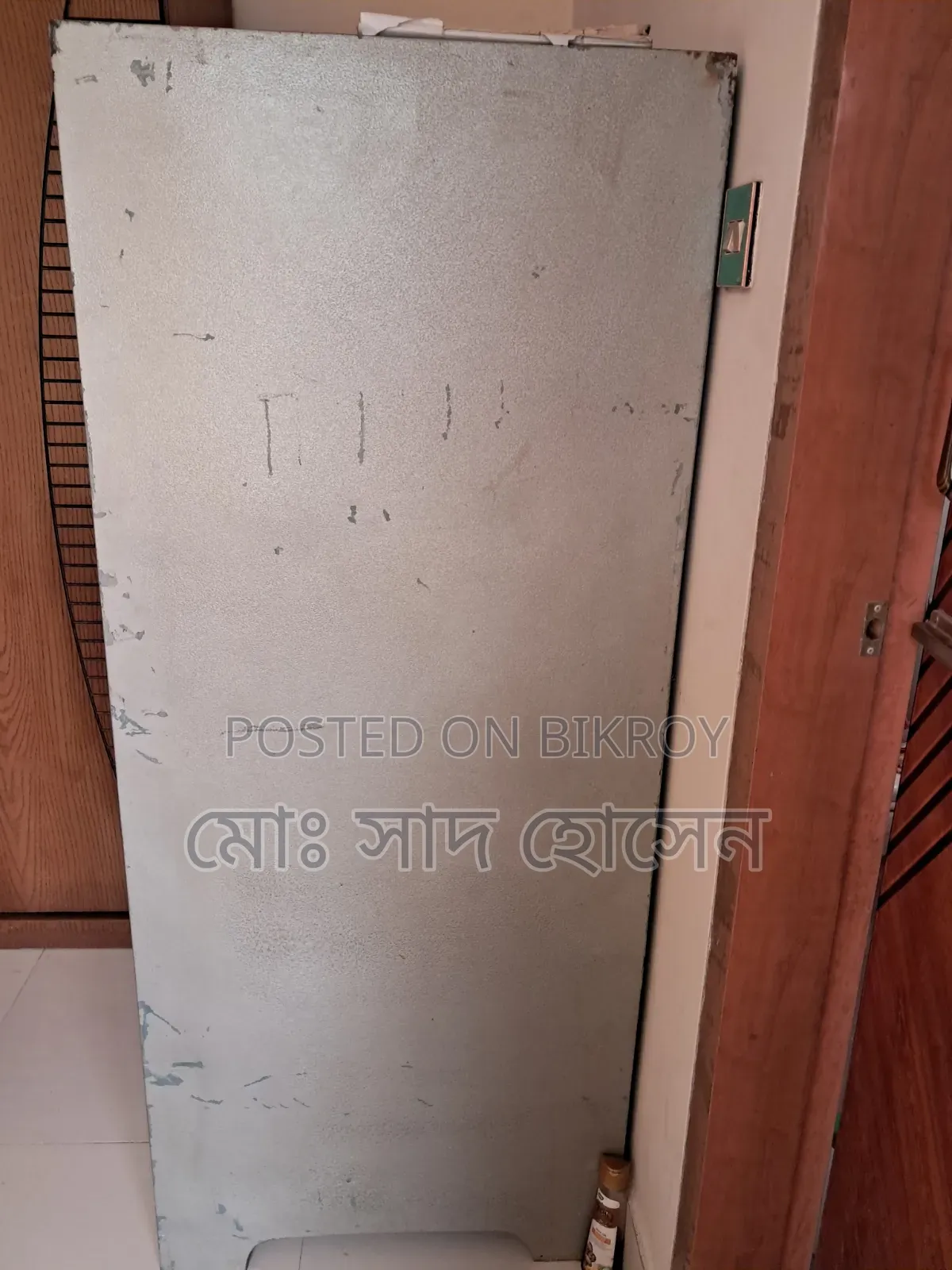 স্টিলের আলমারি