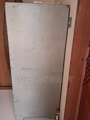 স্টিলের আলমারি