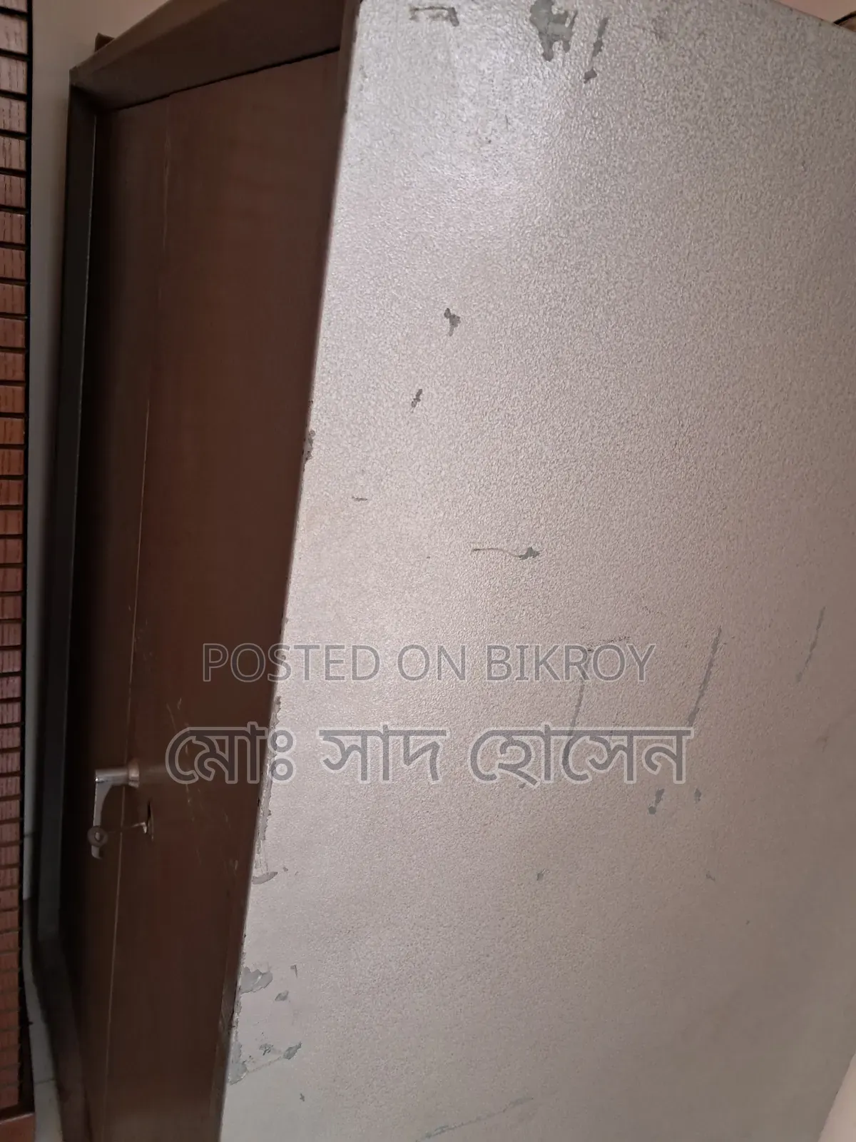 স্টিলের আলমারি