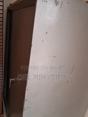 স্টিলের আলমারি
