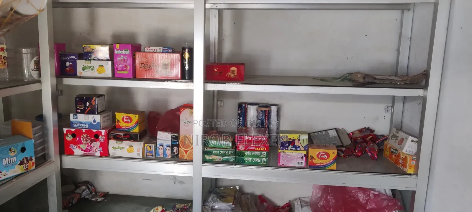 দোকানের ক্যাশ কাউন্টার র‍্যাক